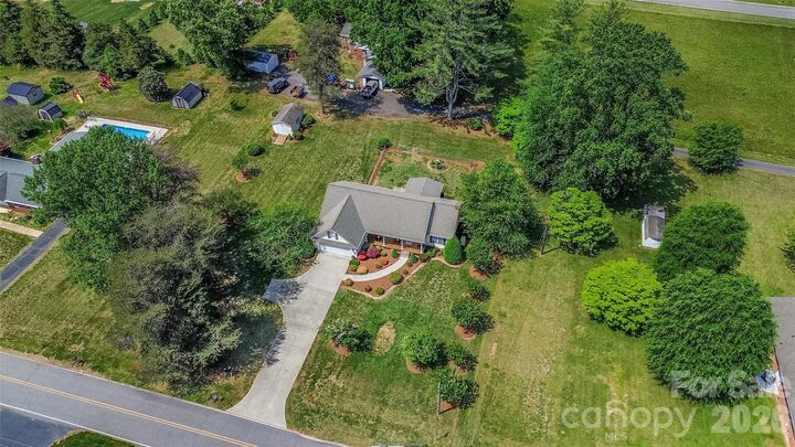 Property Photo:  183 Devon Lane  NC 28625 