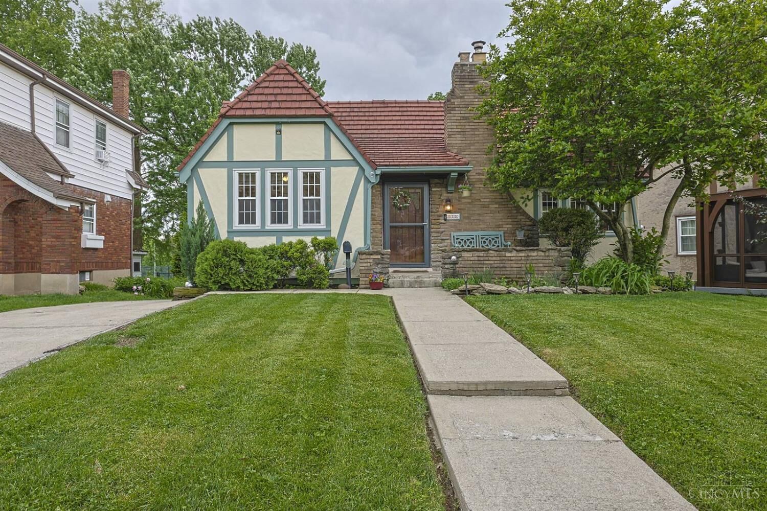 Property Photo:  3111 Parkview Avenue  OH 45213 