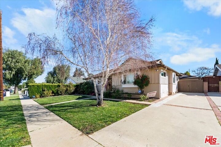 Property Photo:  23032 Mobile St  CA 91307 