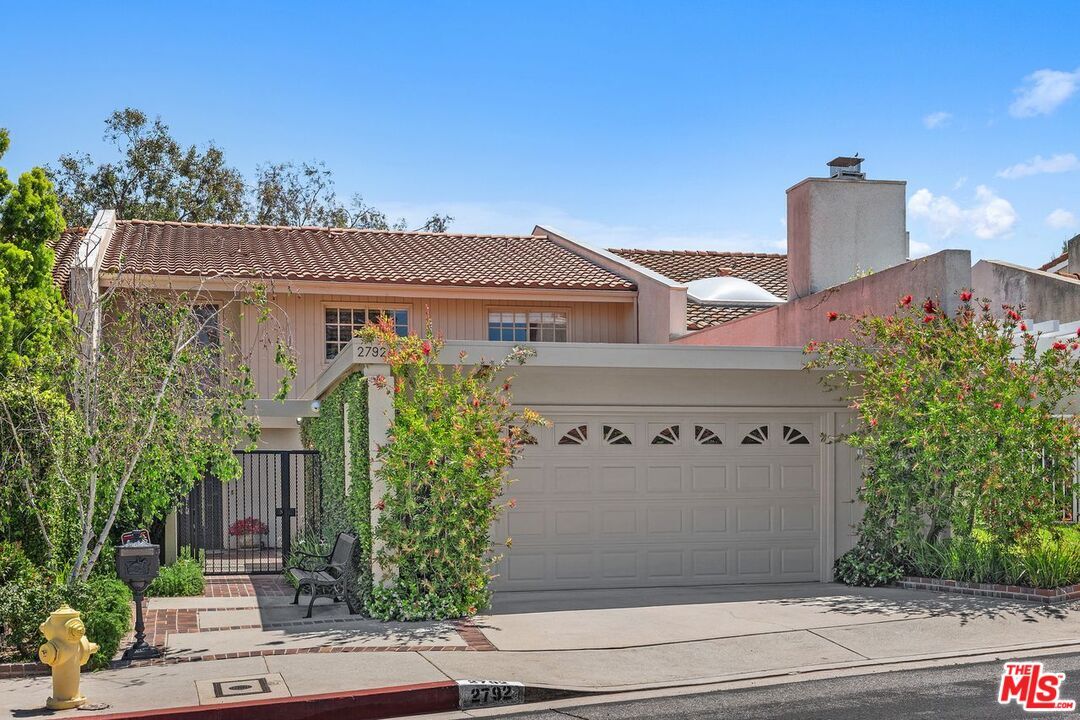 Property Photo:  2792 Bottlebrush Dr  CA 90077 