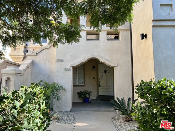 Property Photo:  1014 Meadowbrook Ave  CA 90019 