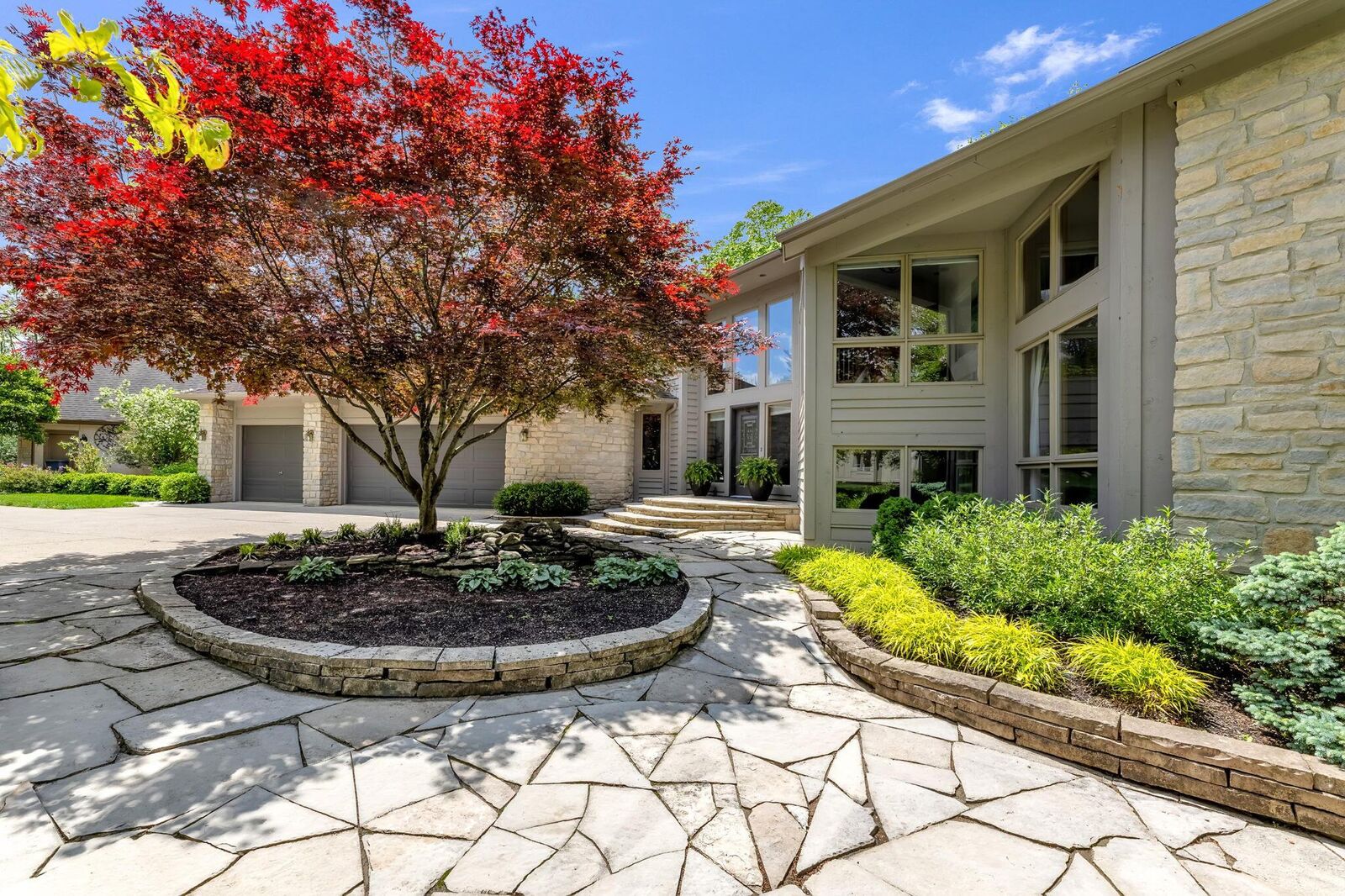 Property Photo:  215 Founders Court  OH 43230 