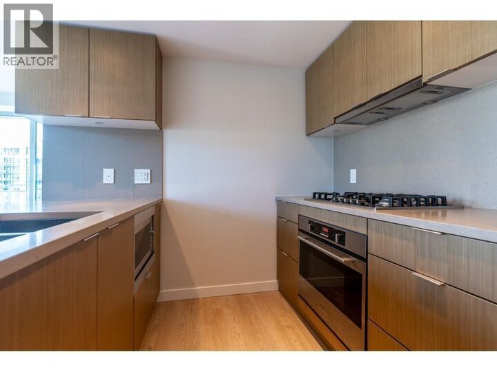 Property Photo: 125 East 14 Street 709 BC V7L 0E6