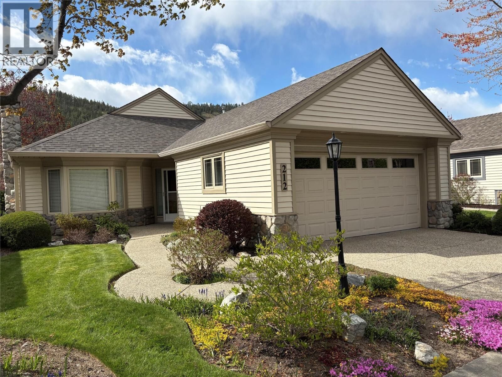 Property Photo: 550 Yates Road 212 BC V1V 1Z4