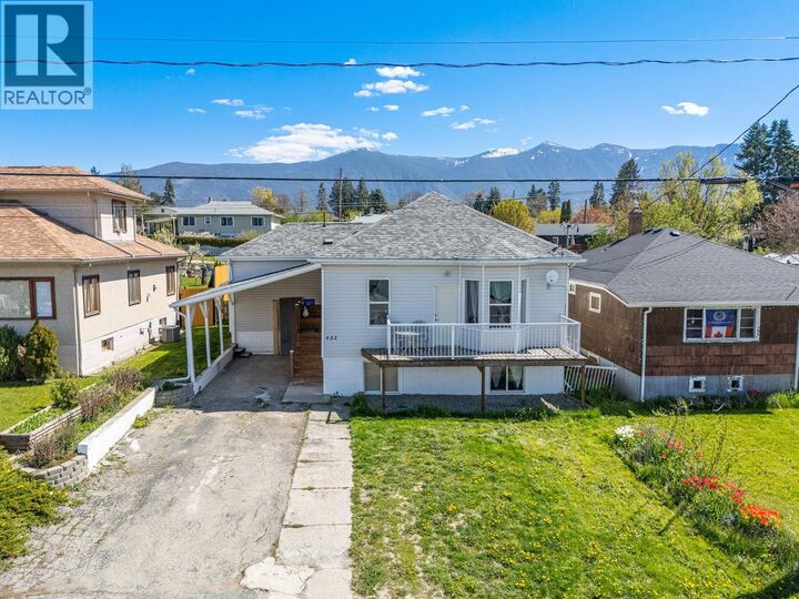 Property Photo: 432 9th Avenue South BC V0B 1G3