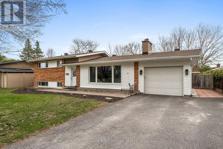 Photo de la propriété:  18 Tiverton Drive  ON K2E 6L5 