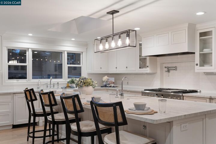 Property Photo:  121 Castleford Cir  CA 94526 