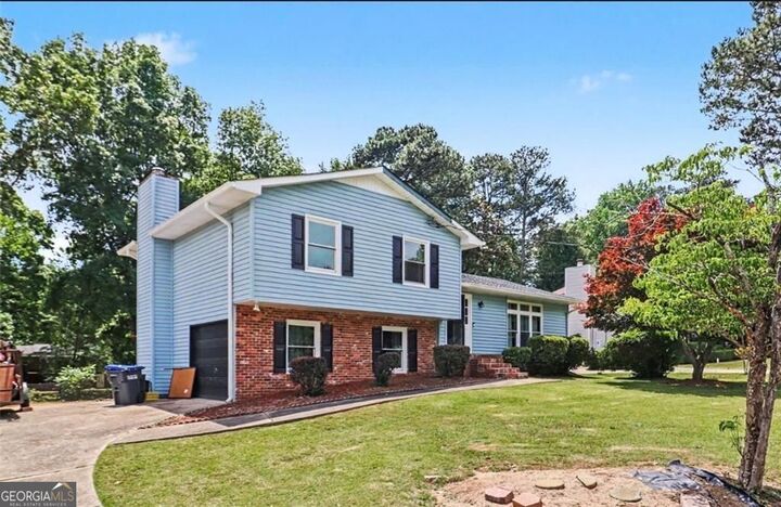 Property Photo:  5913 Old Forrest Way  GA 30135 
