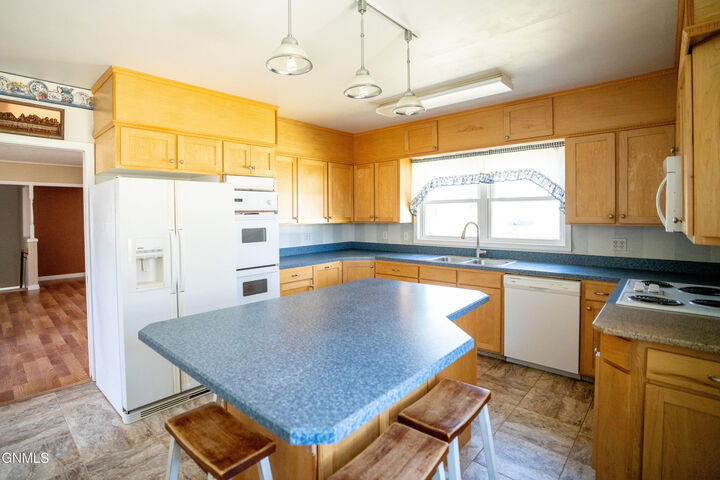 Property Photo: 218 11th Avenue NE ND 58401