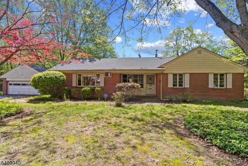 Property Photo: 52 Waughaw Rd NJ 07082