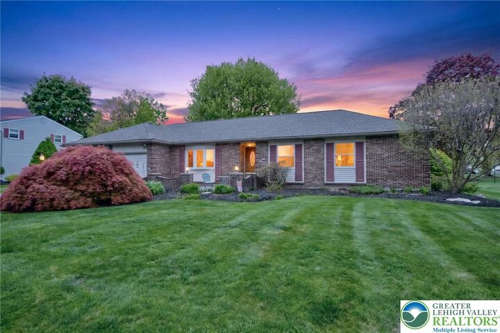Property Photo:  1524 Magnolia Drive  PA 18069 