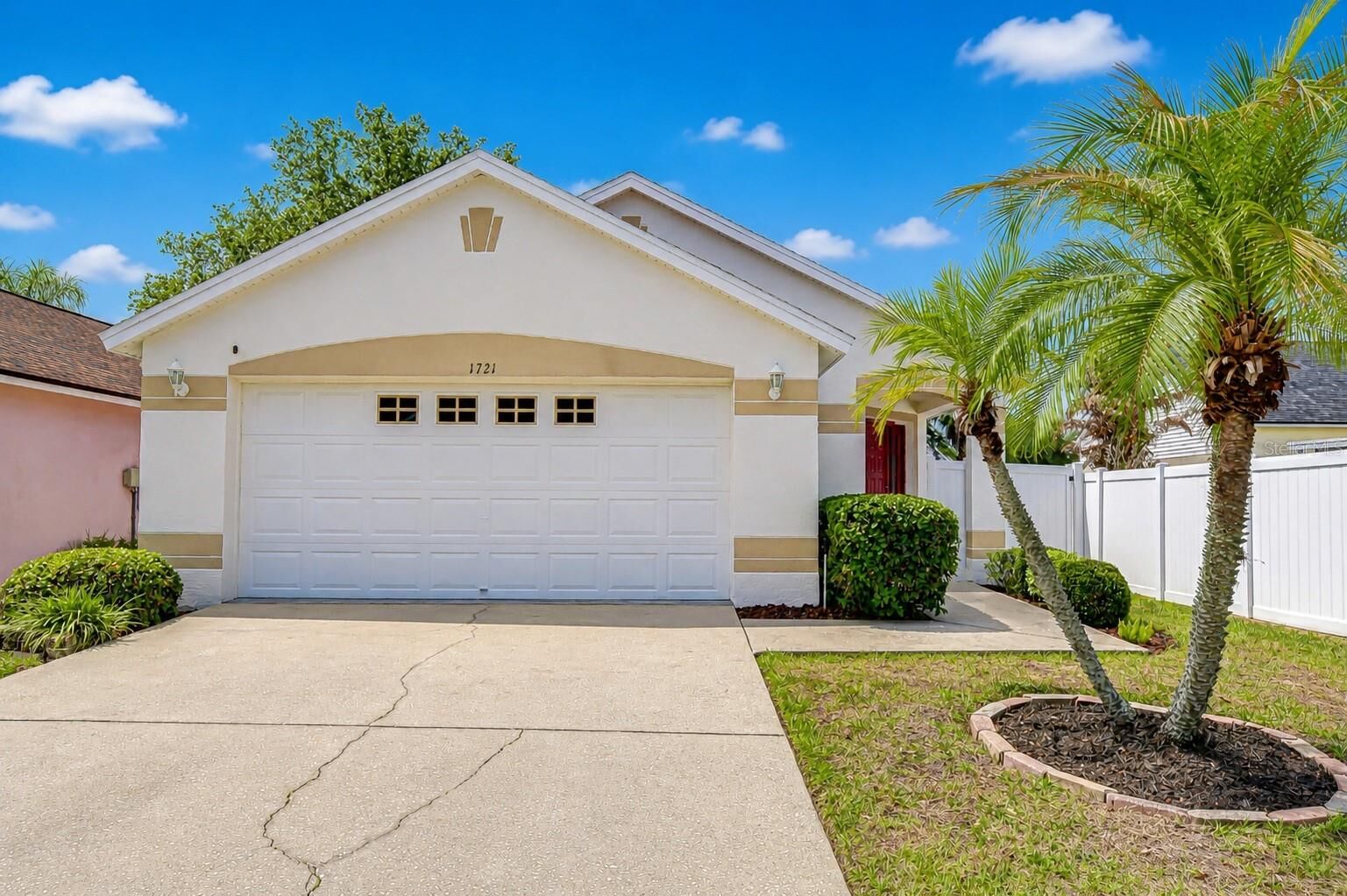 Property Photo: 1721 Tropicana Way FL 33594