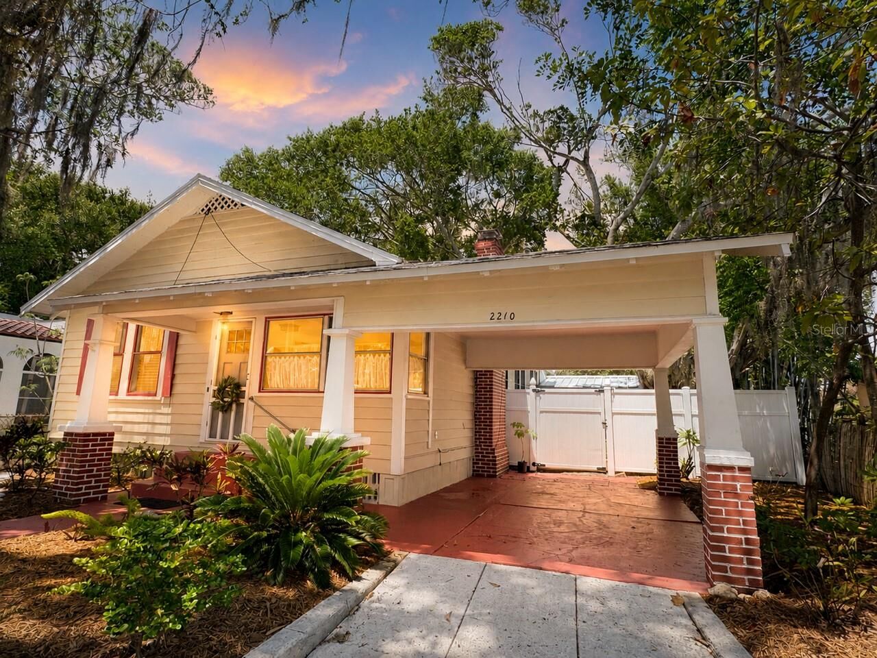 Property Photo: 2210 14th Avenue W FL 34205