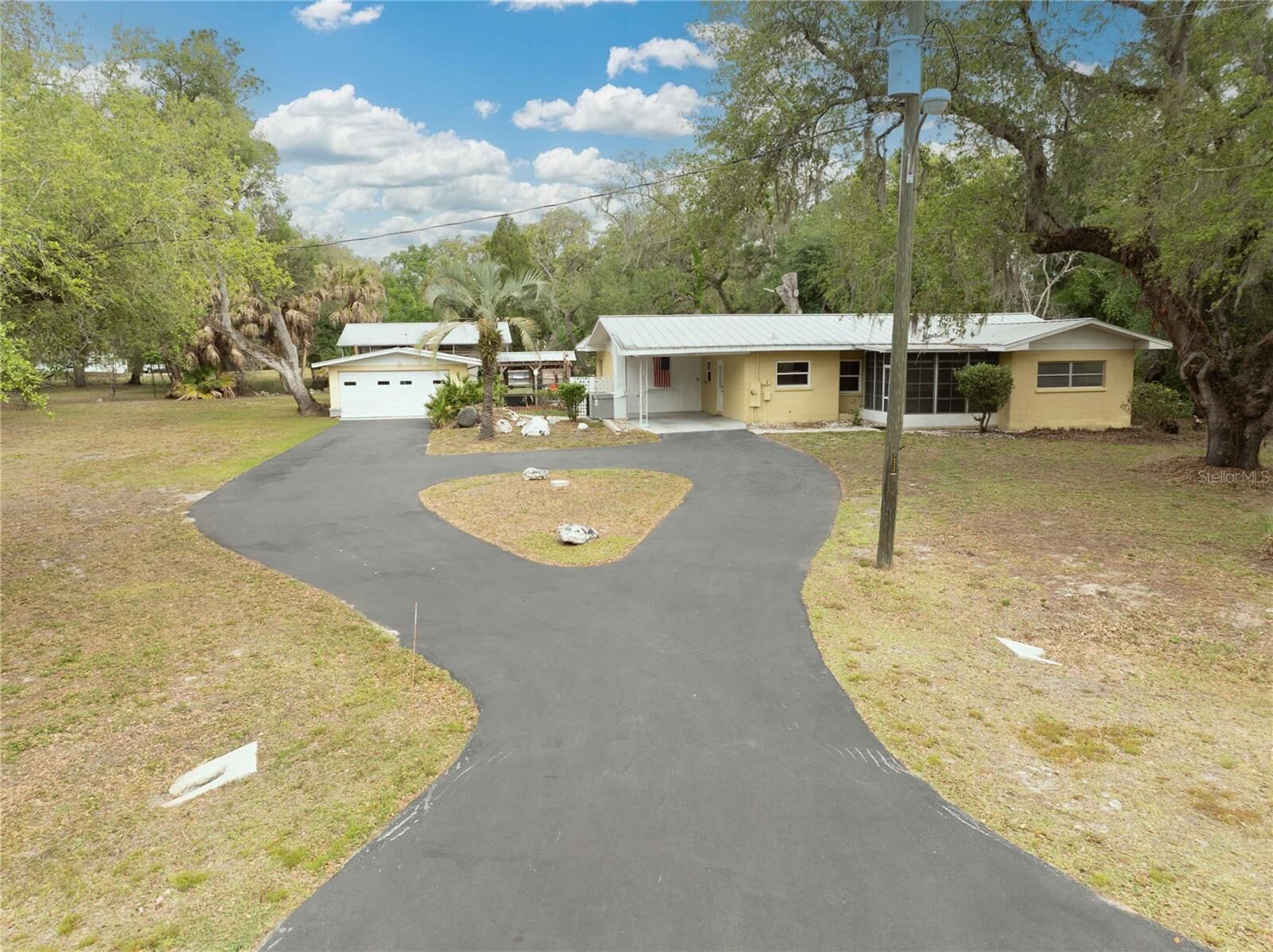 Property Photo:  5175 Azalea Circle  FL 33523 