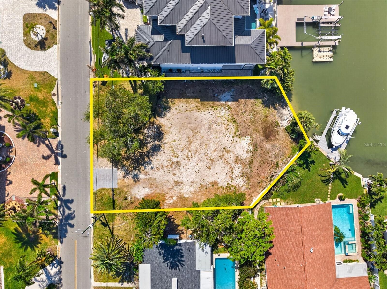 Property Photo:  909 Oakwood Drive  FL 33770 