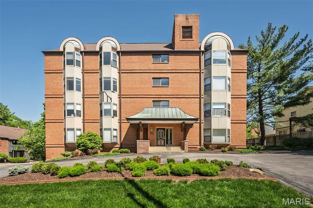 Property Photo:  415 W Jefferson Avenue 301  MO 63122 