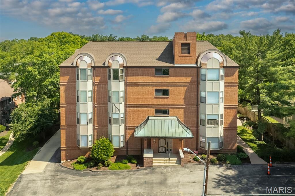 Property Photo:  415 W Jefferson Avenue 301  MO 63122 
