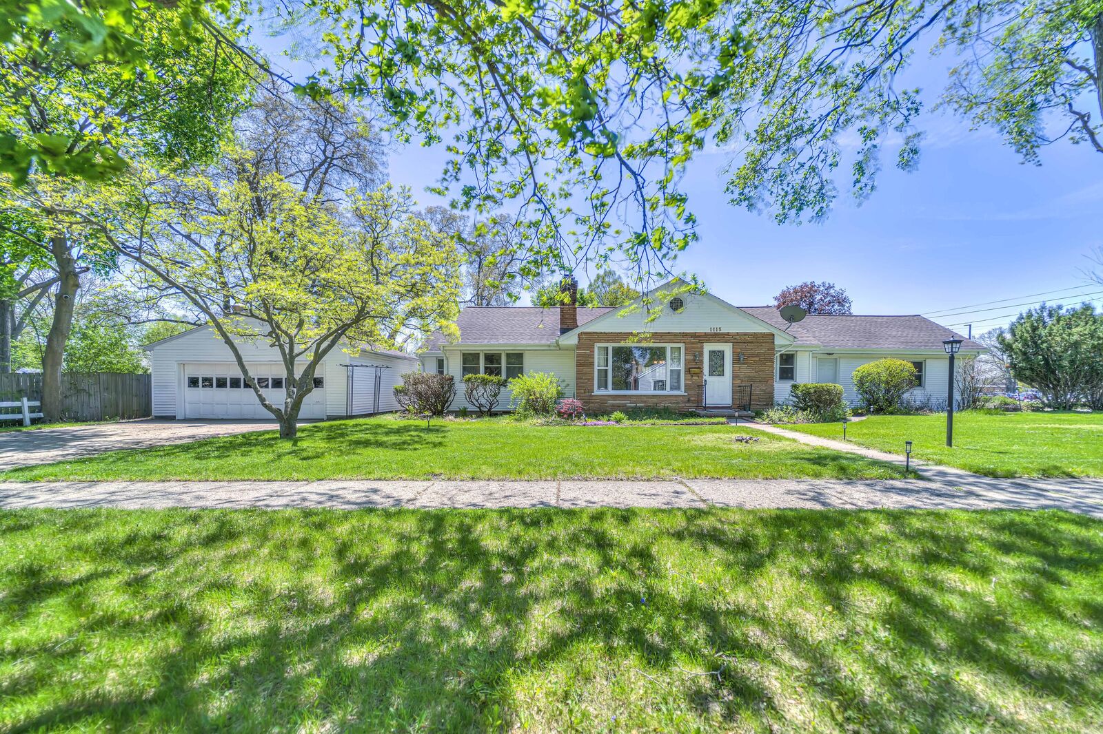 Property Photo:  1115 Oakdale Avenue  MI 49203 