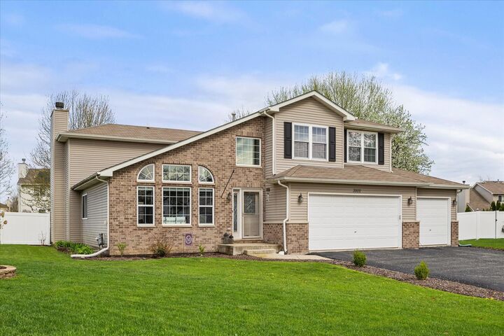 Property Photo:  3502 Indian Head Lane  IL 60435 