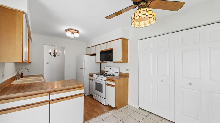 Property Photo:  0N112 Windermere Road 1908  IL 60190 