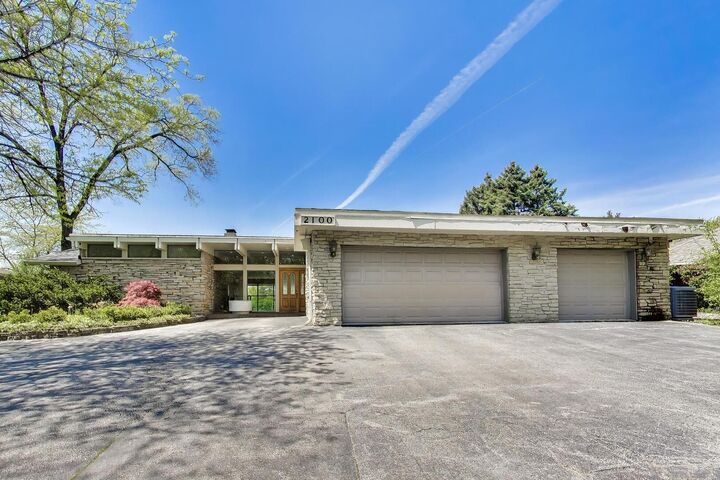Property Photo:  2100 Valley Lo Lane  IL 60025 