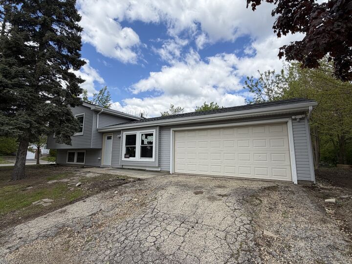 Property Photo:  200 Lee Lane  IL 60440 