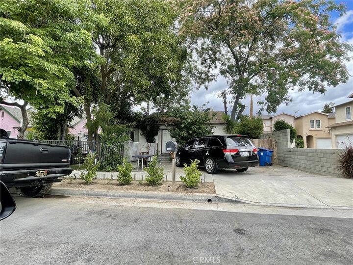 Property Photo:  15741 Wyandotte  CA 91406 