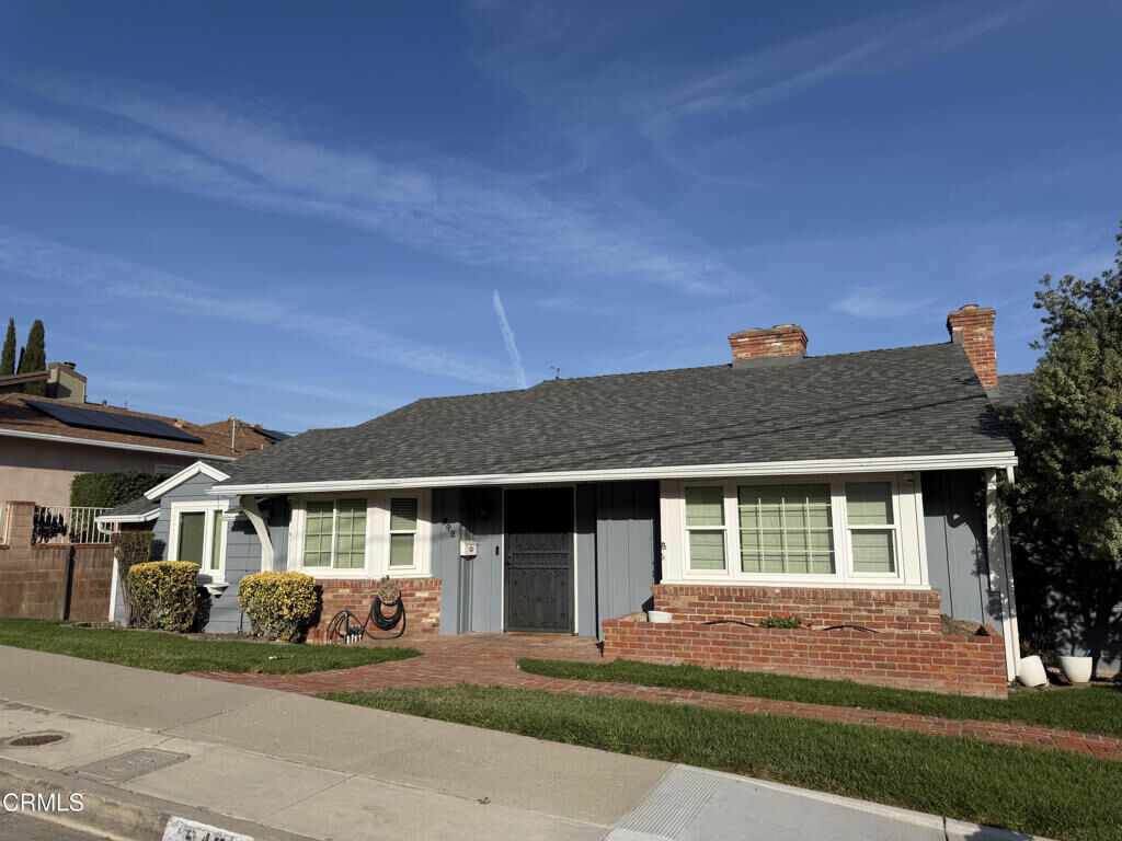 Property Photo:  942 Loma Vista Place  CA 93060 