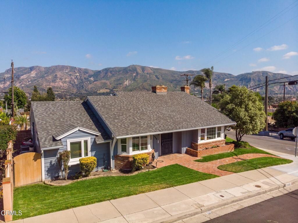 Property Photo:  942 Loma Vista Place  CA 93060 