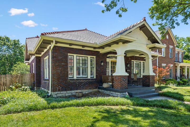 Property Photo:  810 Russell St  TN 37206 