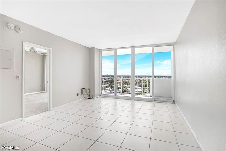 Property Photo:  140 Seaview Ct Seaview Court 1504  FL 34145 