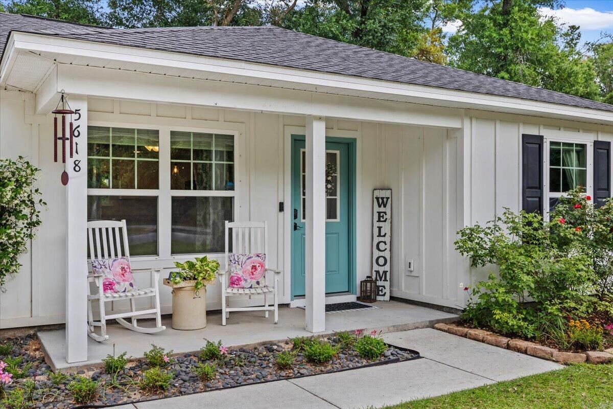 Property Photo:  5618 Riviera Drive  FL 32583 