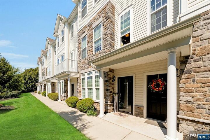 Property Photo:  1 Clover Lane 101  NJ 07026 