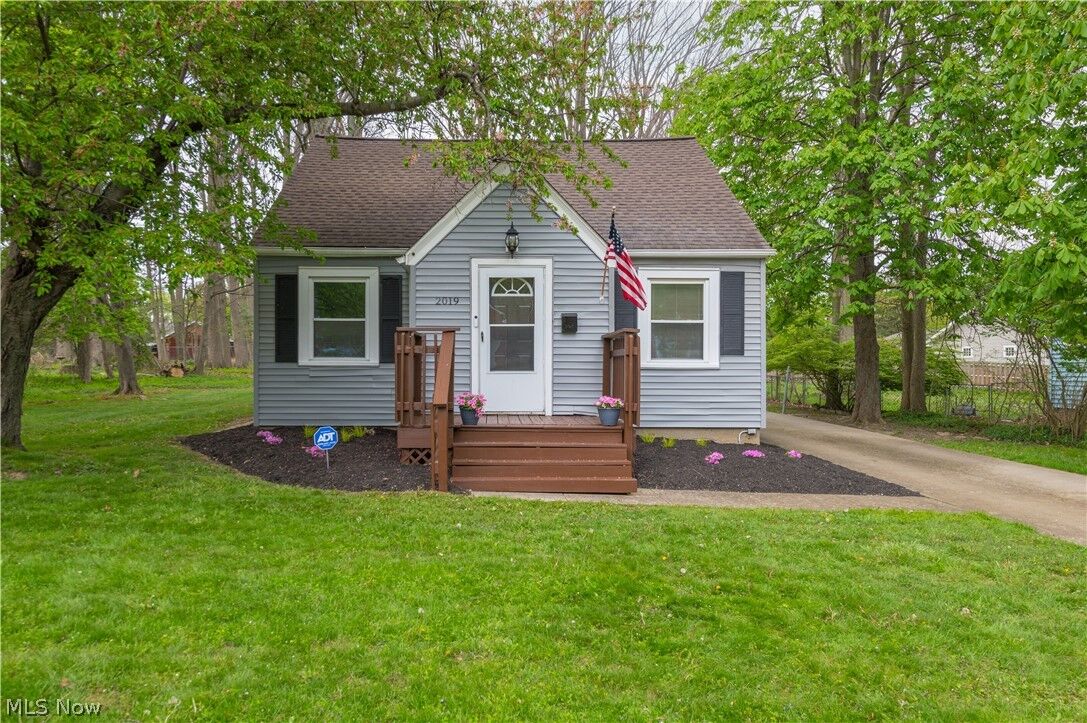 Property Photo: 2019 Beverly Hills Drive OH 44143