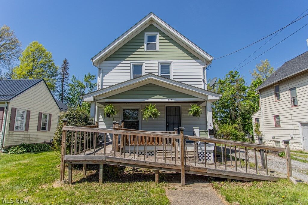 Property Photo:  316 Bonnie Brae Avenue SE  OH 44484 