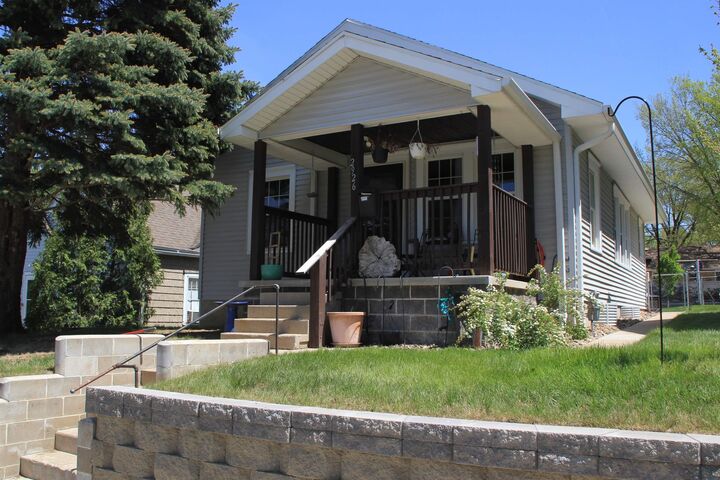 Property Photo:  2926 Pierce  IA 51104 