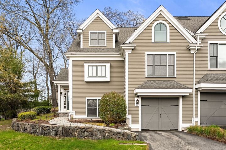 Property Photo:  127 Johnson Woods Dr 127  MA 01867 