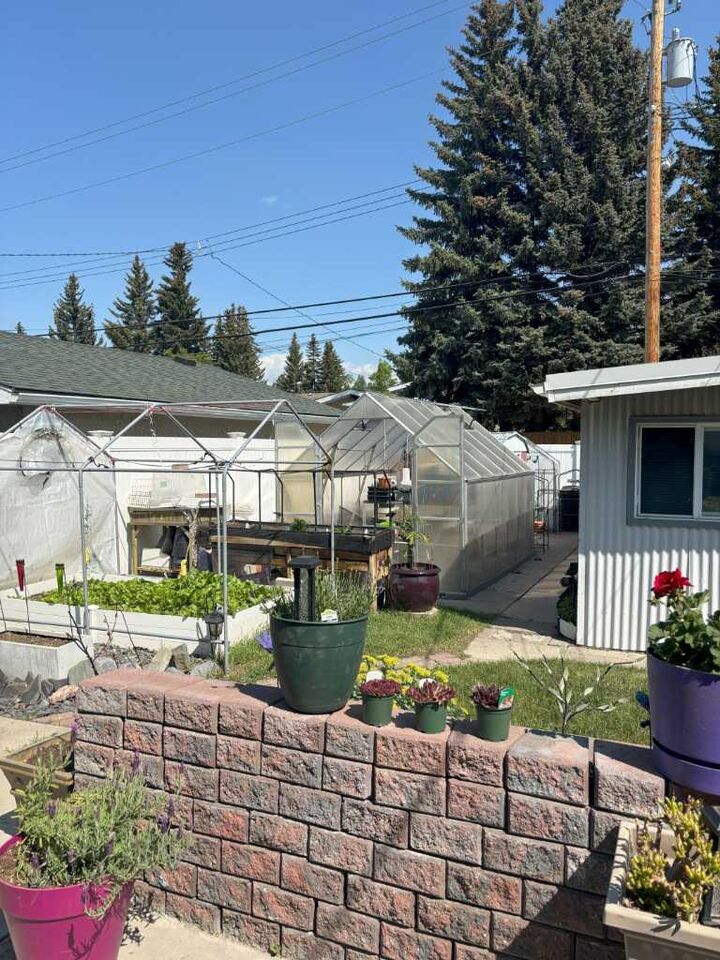 Property Photo: 4924 40 Avenue NW AB T3A 2P1