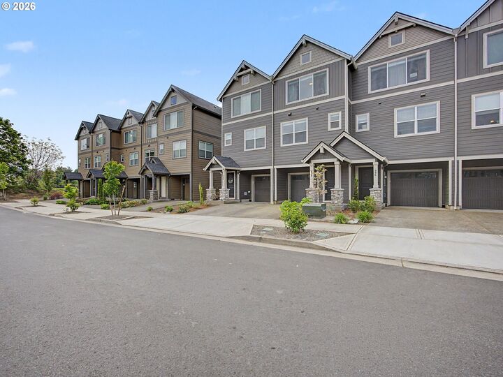 Property Photo:  988 SW 2nd Way  OR 97060 