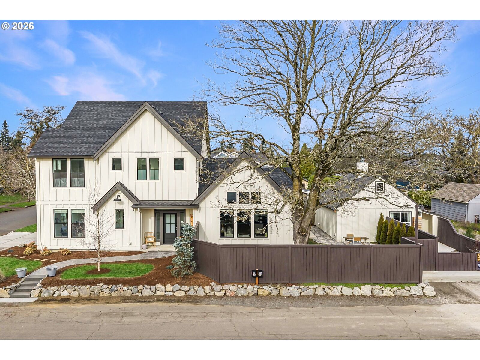 Property Photo:  800 E 37th St  WA 98663 