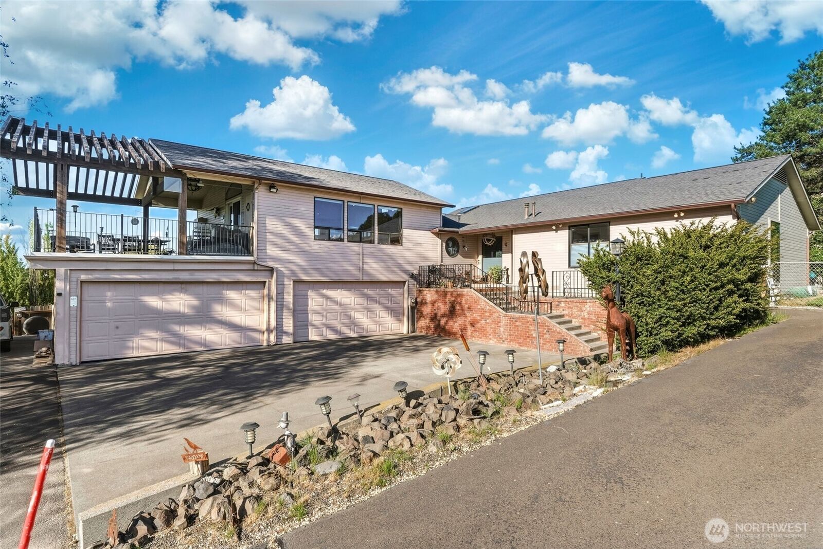 Property Photo:  1520  Kaniksu Loop  WA 99362 