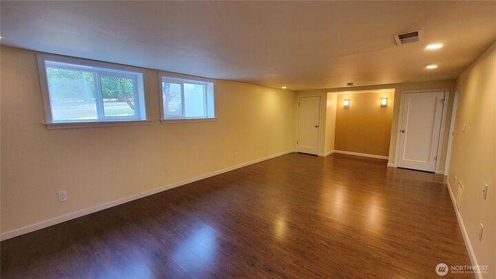 Property Photo:  1419  108th Avenue SE  WA 98004 