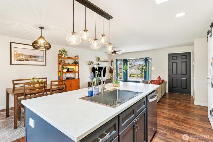 Property Photo:  6713  66th Drive NE  WA 98270 