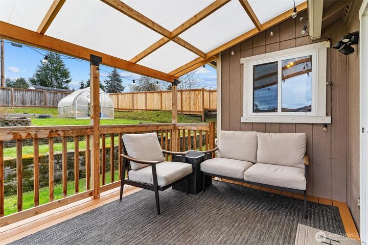 Property Photo:  6713  66th Drive NE  WA 98270 