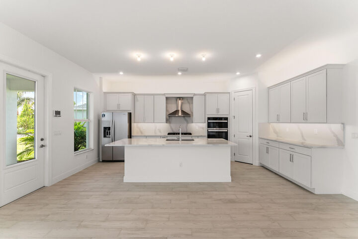 Property Photo: 785 SW Prairie Avenue FL 34990