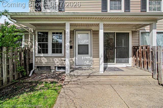 Property Photo:  3004 Roundtree Boulevard  MI 48197 