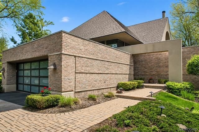 Property Photo:  5044 Christy Court  MI 48098 