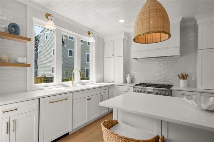 Property Photo:  7 Wellington Avenue  RI 02840 