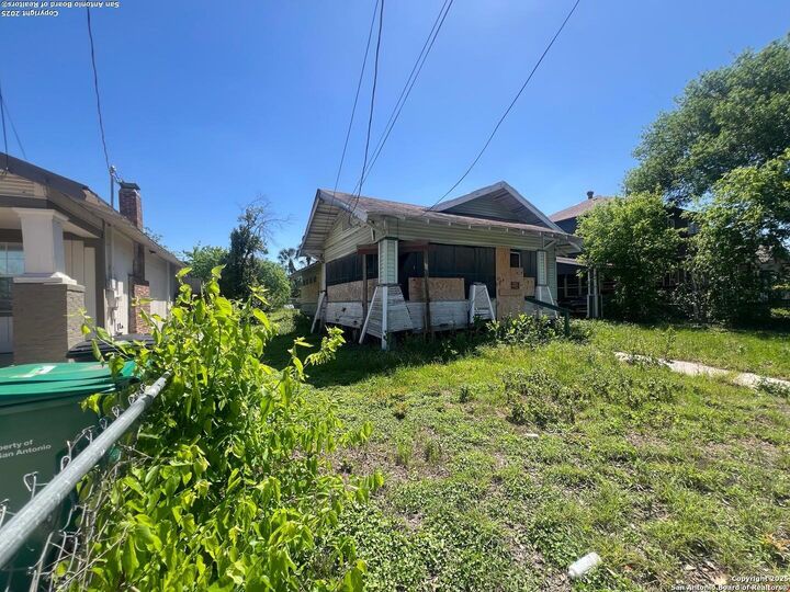 Property Photo: 1510 Nolan St TX 78202