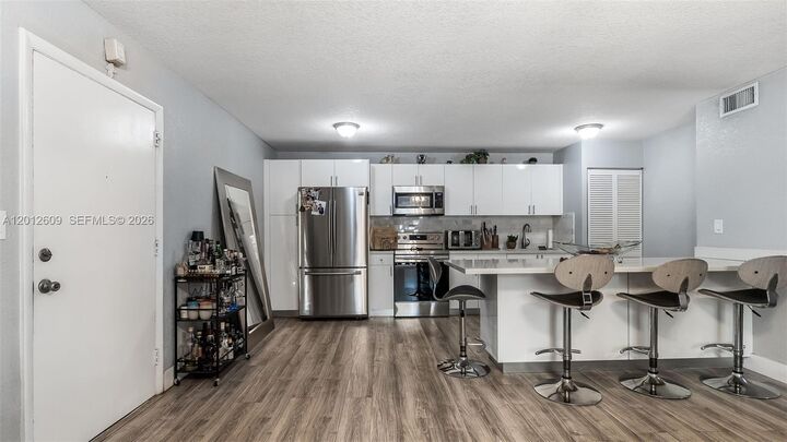Property Photo:  7208 Fairway Dr I9  FL 33014 